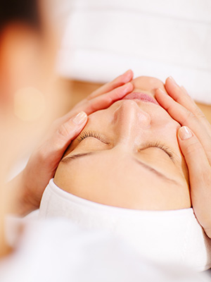 Skin calming facial treatment for sensitive skin
